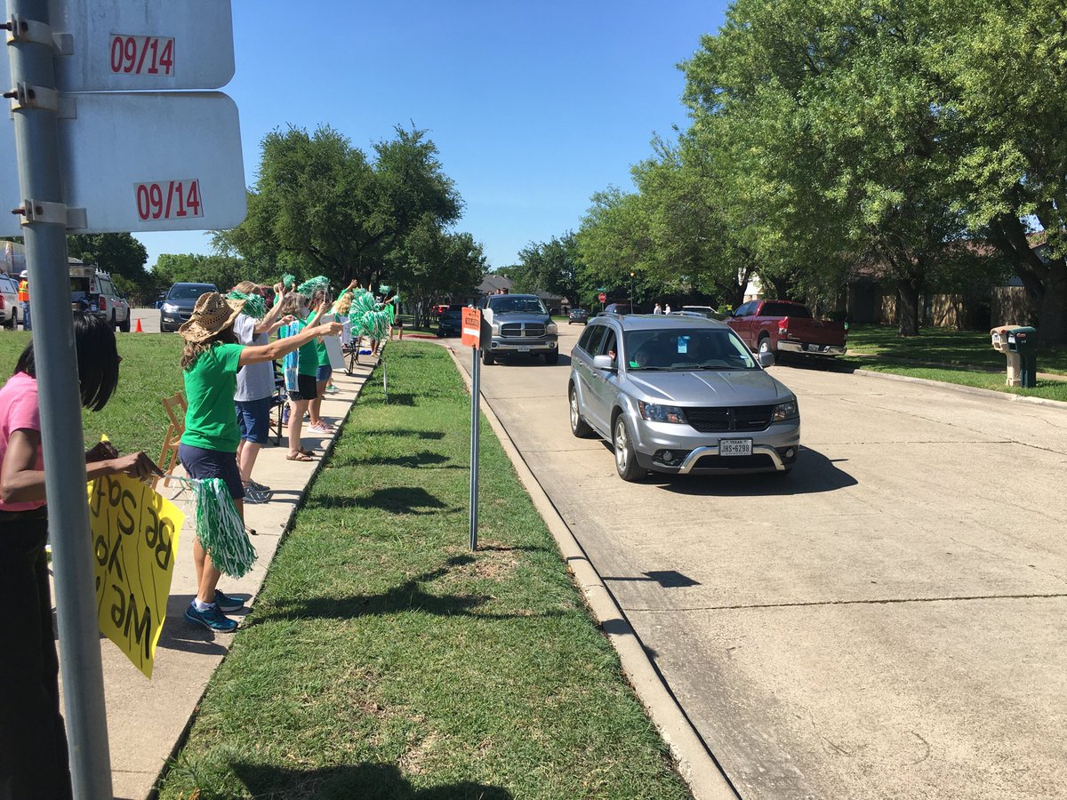 koenigmc's tweet photo. Wishing our seniors and fifth graders the best. #WeAreDegan https://t.co/ldRE6XW3Xw