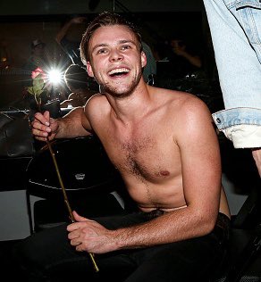  #AshtonAppreciationDay so here’s a thread of ash who deserves to be treated so much better