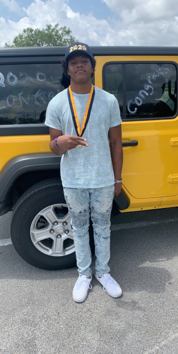 T2_boogie's tweet photo. Boca raton highschool 2020 signing out✌🏾📝 https://t.co/OgfyZm6vvH