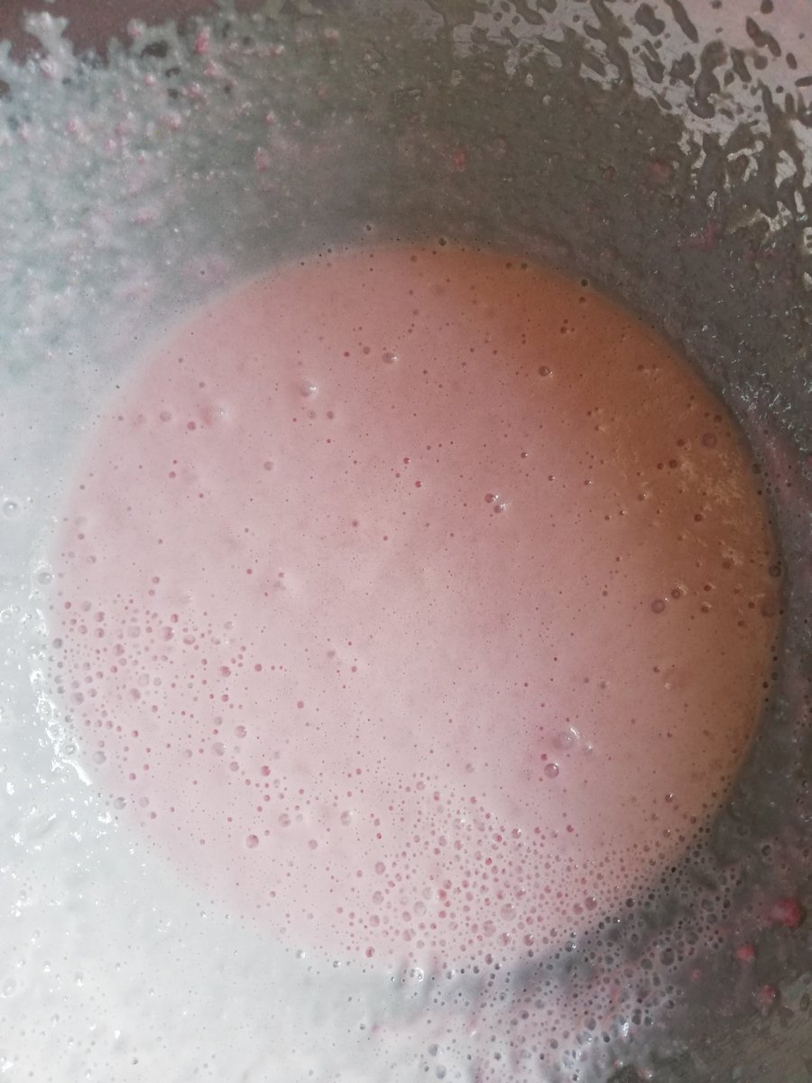 Beccyshuttlewo1's tweet photo. #day63 #OTforisolation
#sensoryplay #funwithfood
#SLT @AngelDelights1 @Hannah_LeeOT
Start with dry food and purees before moving onto lumpy or mixture textures. Add cars, favourite toys but make sure they are washed throughly beforehand. https://t.co/vYqjJ3V065