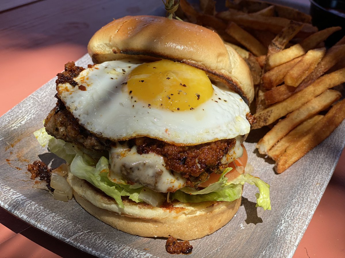 TheTipsyOak's tweet photo. Our chorizo burger 😳😋 YUMMO #chefspecial #delish #gourmet #burger #patio #kids #pets #wine #beer &amp; ☀️ #stillyournewfavoriteplace❤️🍻🎶🍷@TheTipsyOak https://t.co/kqg3djpR26