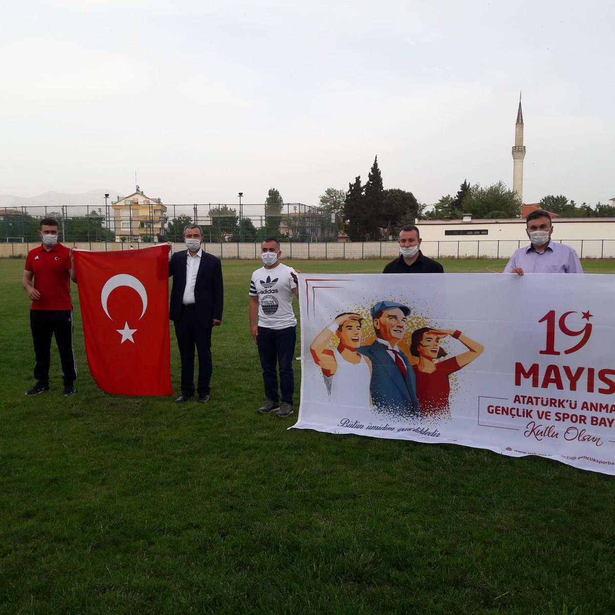 19 Mayıs Atatürk’ü Anma, Gençlik ve Spor Bayramı’nın 101. Yıldönümünde İlçe Stadyumumuzda hep birlikte Saat 19.19 ,da  İstiklal Marşımızı okuduk.  #1919Ruhuyla                                          <a href="/kasapoglu/">Dr. Mehmet Kasapoğlu</a> <a href="/hamzayerlikaya/">Hamza Yerlikaya 🇹🇷</a> <a href="/mehbaykan/">Mehmet Baykan</a> <a href="/GSB_Denizli/">Denizli Gençlik ve Spor İl Müdürlüğü</a> <a href="/avniyazivural/">Niyazi Vural 🇹🇷</a>