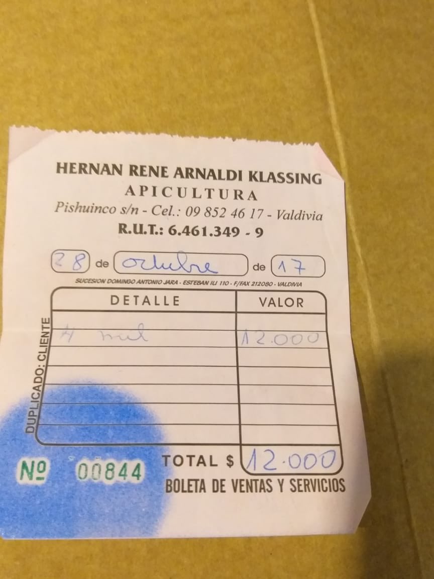 Carito_osses's tweet photo. @CFuentealbaG Caro llamen ahí para ver si les pueden despachar miel ... mi mamá compra ahí https://t.co/YiiEWOuN1c