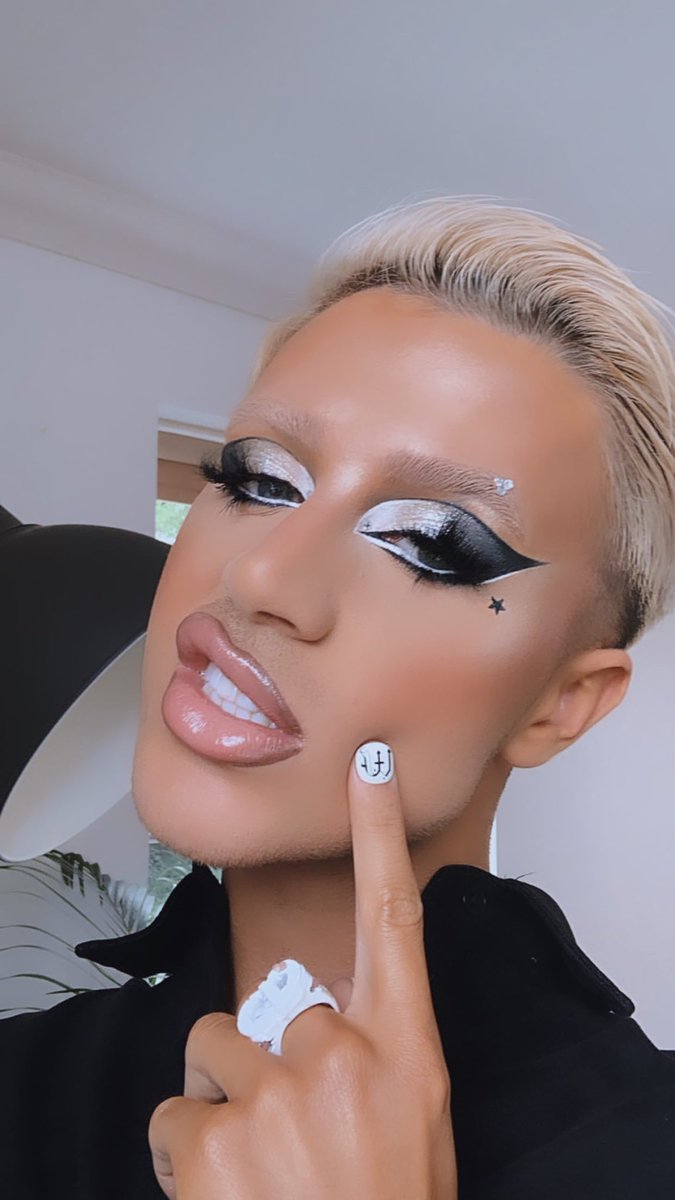 MMMMITCHELL's tweet photo. 1st cremated tutorial going up in 2 hours on my IGTV 🤍 https://t.co/KYLOMX2de9
