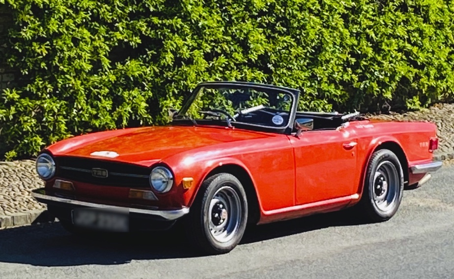 FactsDisc's tweet photo. The sun is out and so is this magnificent #TR6. Notice the 'old tax disc looking decoy'? - It's a #CarFactsDisc - and here's what it does: https://t.co/g6e8VGmmBH
(We were out shooting for our next campaign today - keep your eyes and ears open for #FathersDayGifts) https://t.co/EYWJIVPwlN