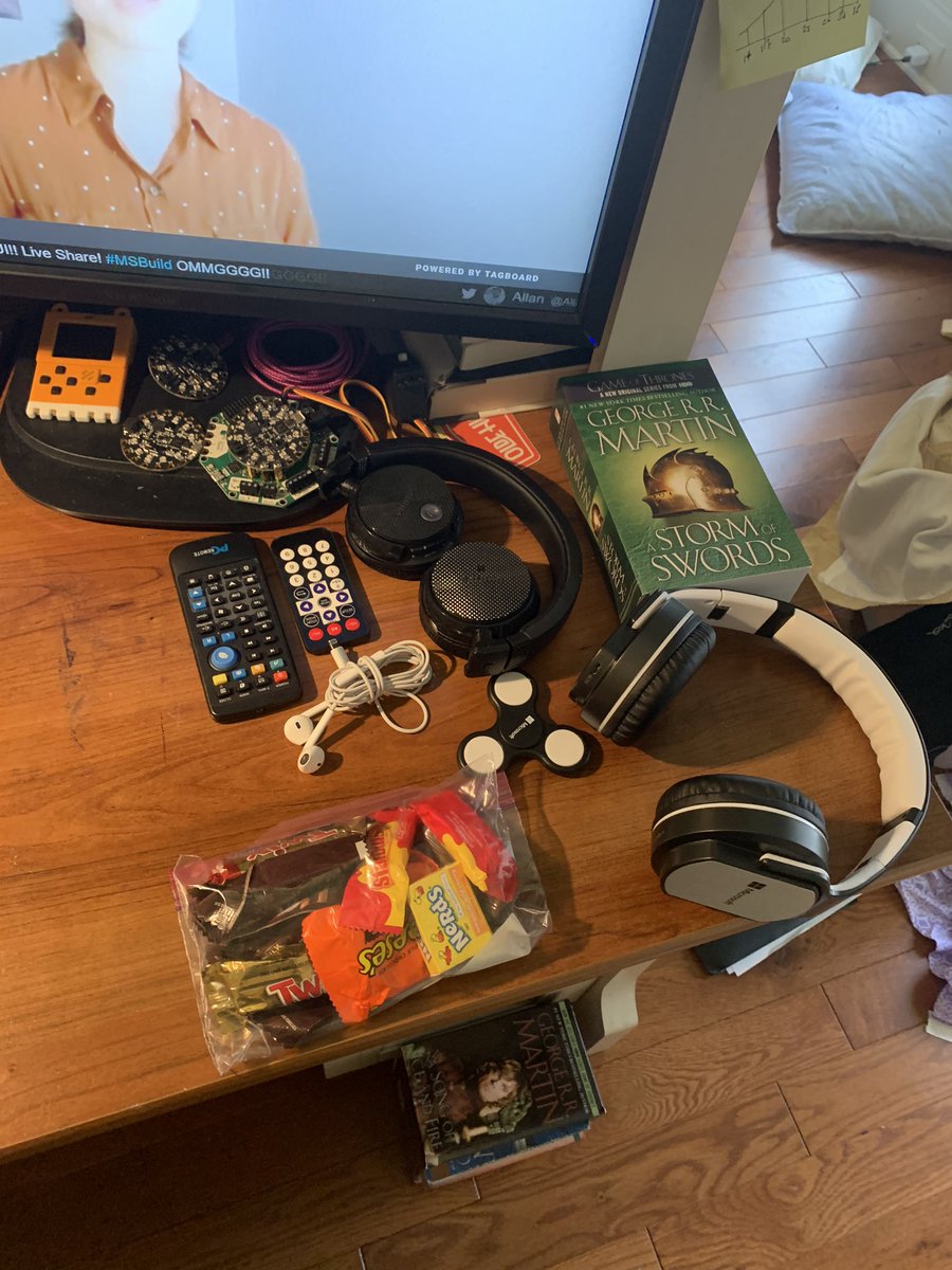 LouanneMMurphy's tweet image. My desk setup of organized chaos
Watching #MSBuild ! #MSBuild2020 @adafruit @Microsoft