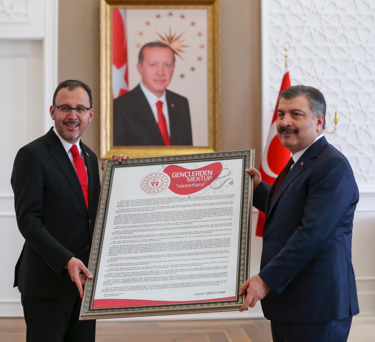 Bu yıl fedakâr sağlık çalışanlarımıza ithaf ettiğimiz "Gençlerden Mektup" yarışmasında birinci olan mektubu Sağlık Bakanımız Sayın Fahrettin Koca’ya hediye ettik.

Türk Milleti adına "Minnettarız" diye ses veren gençlerimize ve kıymetli sağlık çalışanlarımıza teşekkürlerimizle..