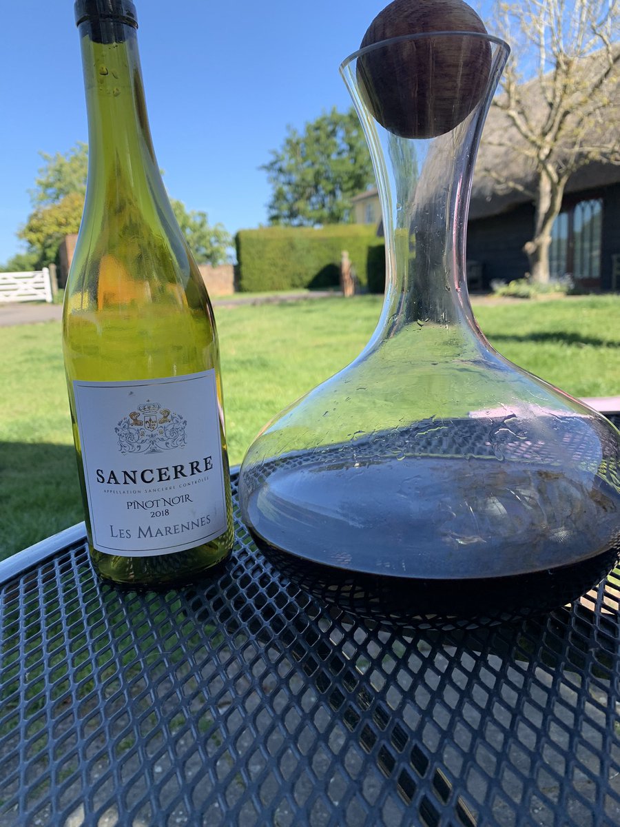 TheBespokeBuild's tweet photo. A Sancerre from @waitrose a fine pour.... #lockdownlibations #lockdown2020 #everynightsaweekend https://t.co/gAE5NN8ocE
