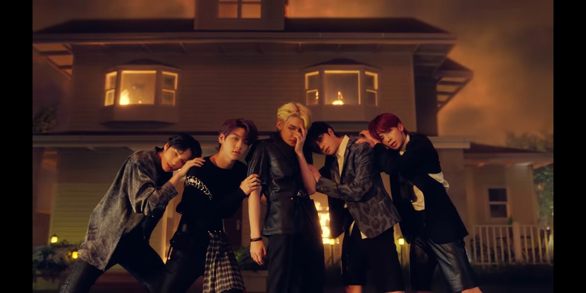 hyeji_twt's tweet photo. Kejanggalan dalam MV "Can't You See Me?"
Apa yang sebenarnya terjadi pada malam itu?
Apakah persahabatan mereka sejatinya "baik-baik" saja?
— Sebuah Utasan Teori
#EternityOutNow
#CantYouSeeMeMV
#WelcomeToEternity
#BurnTheWorldWithTXT
#Cant_You_See_Me
@TXT_members https://t.co/DRFIIXuWmp