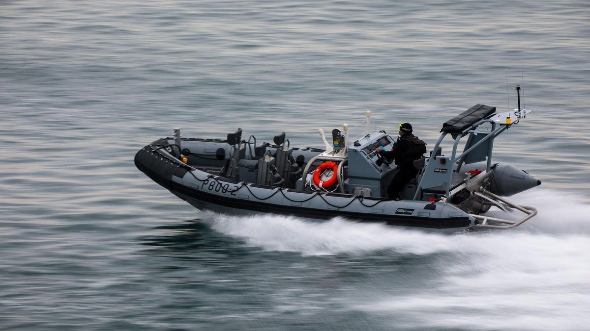TDAuniversal's tweet photo. 🇫🇷The #French #defense procurement agency (DGA) awarded #Zodiac #Milpro International a procurement contract for 11 #RHIBs. Known as "#EDO", these new Zodiac Hurricane ZH-638 IO will be deployed aboard surface #vessels of the French #Navy (Marine Nationale). https://t.co/9CPp8oPxT2