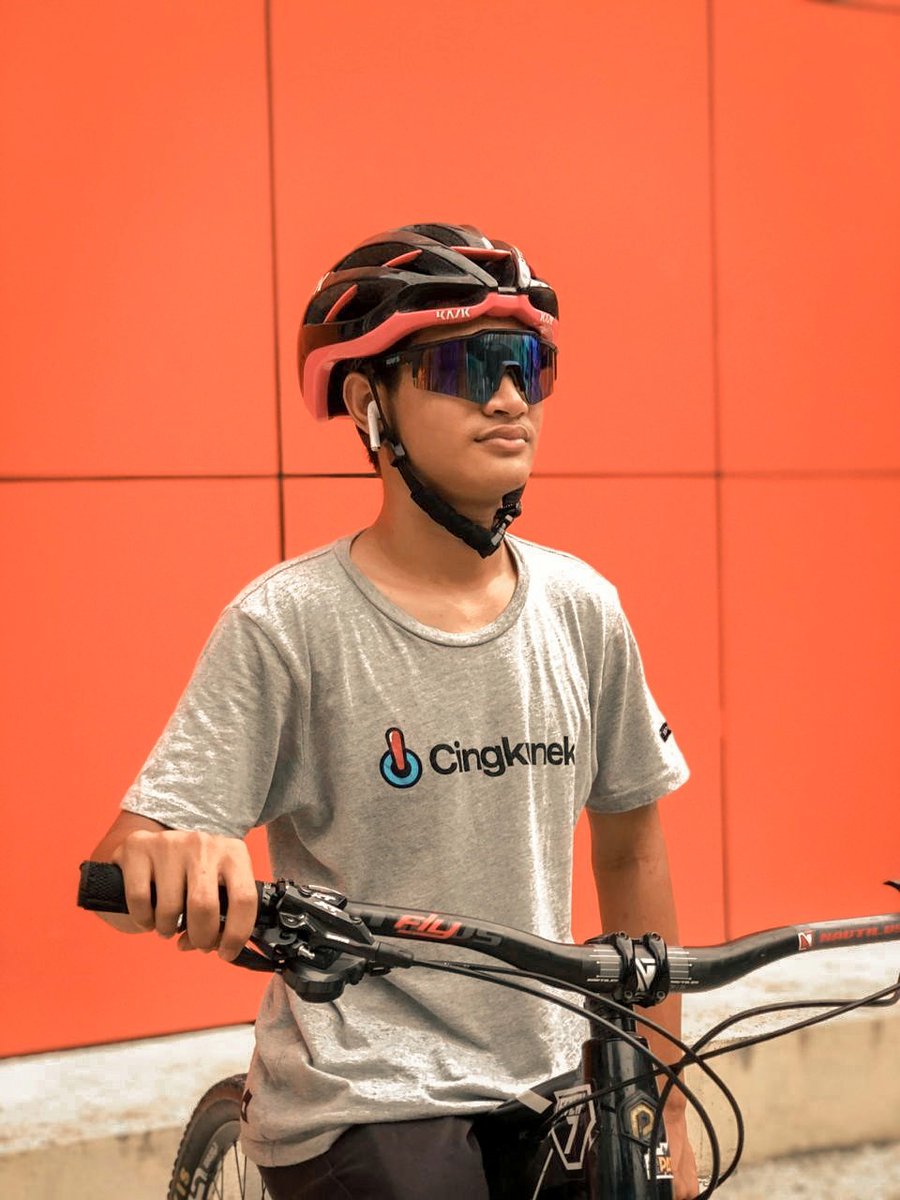 RAgusfi's tweet photo. Orange" gini sama ga dengan jeruk? 
Soalnya pingin yang asam karna yang manis selalu mengecewakan:) https://t.co/nU1OuQ1mqd