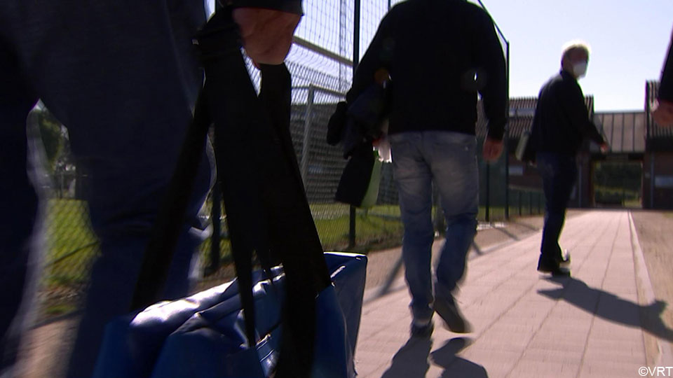 sporza's tweet photo. VIDEO: Dopingcontroles tijdens de coronacrisis? Zo gaat het in zijn werk. Kijk mee achter de schermen.
https://t.co/7hjdkSpV0e #coronavirus #dopingcontrole https://t.co/gDgX8w2RSp
