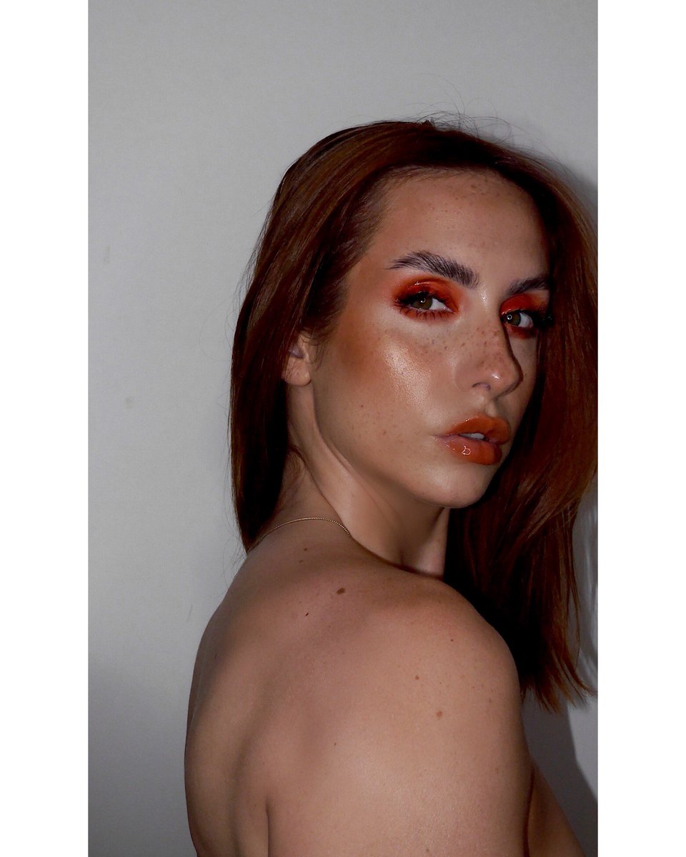 HeatherWildman's tweet photo. #JAMIESWEEKOFCOLOUR @jamiegenevieve 🍊🍊🍊 https://t.co/D43ZJdMr3L