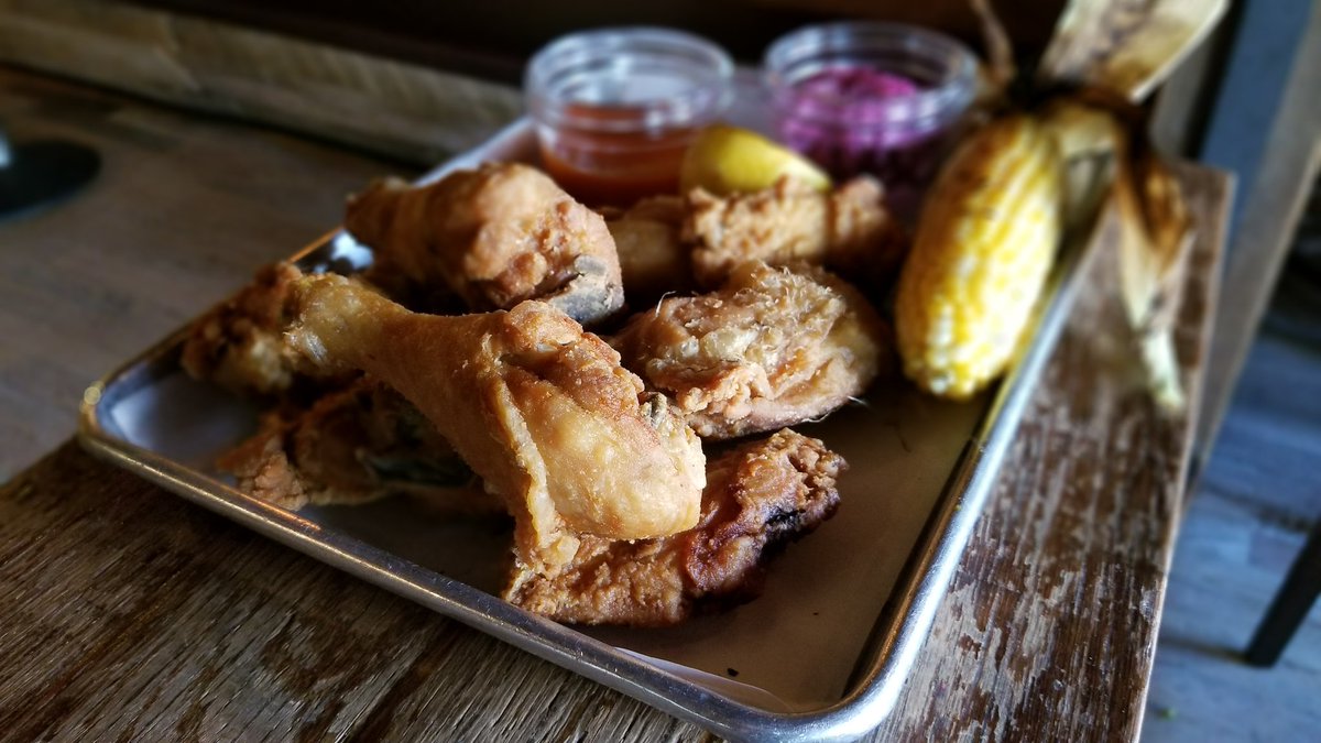 BarrelDC's tweet image. Fried Chicken. 
The official dish of the COVID-19 Pandemic of 2020?
🍗🍗🍗
Fried Chicken Platter w/corn on the cob, cole slaw, bbq sauce for $25 | add bottle of red or white wine for $10.
Available now! 👨‍🍳
• email events@barreldc.com or call 202-543-3623 for pickup.
• @doordash