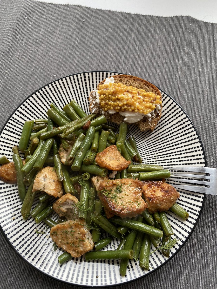 Исполнитель🍀 tweet media