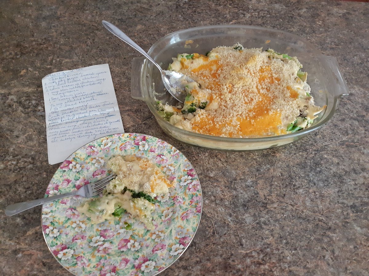 AimeeMichaud1's tweet photo. Gourmet Lunch! @MrCarlRJohnson @KellyHickeyPHS @2021plainville https://t.co/Vutp1PkPbv