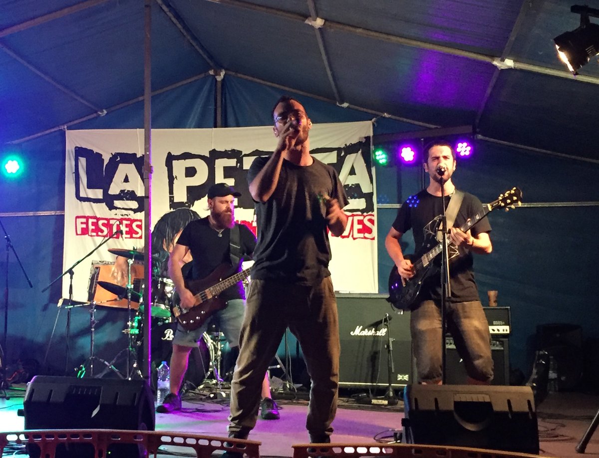sisena_oficial's tweet photo. Trobem a faltar molt els directes!
.
Però de mentres, seguim treballant en cançons noves.
.
#lapetita #cançonsnoves #rockalternatiu #rockbarcelona #directes #sectormusical #musicaencatala #missing #live #directe #musicacatalana #rockcatala #composicio https://t.co/SVy4lHaA2Y