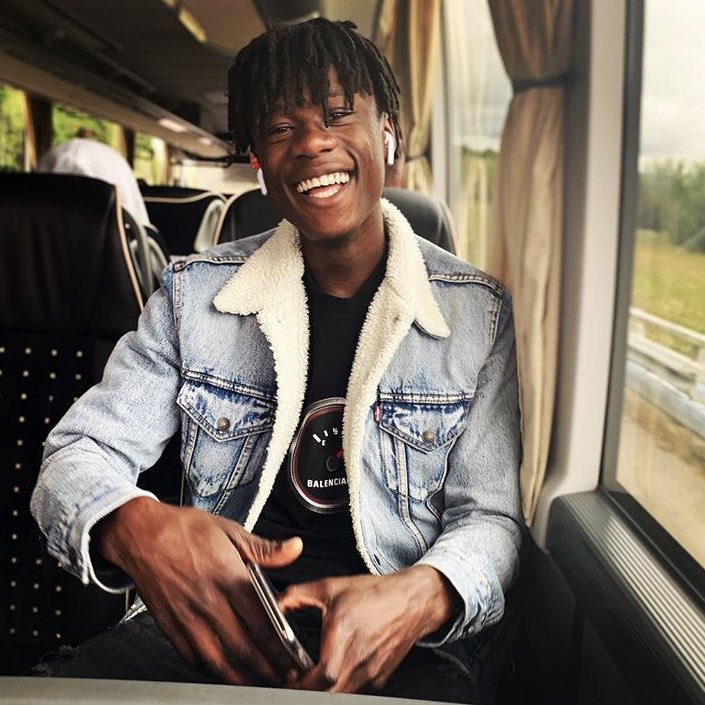 la_footixerie's tweet photo. Quand tu vois que t’es refusé de partout sur Parcoursup mais que tu te rappelles que t’es footballeur pro à 17 ans et que le Real Madrid a déjà des vues sur toi https://t.co/WaHksN0iJn