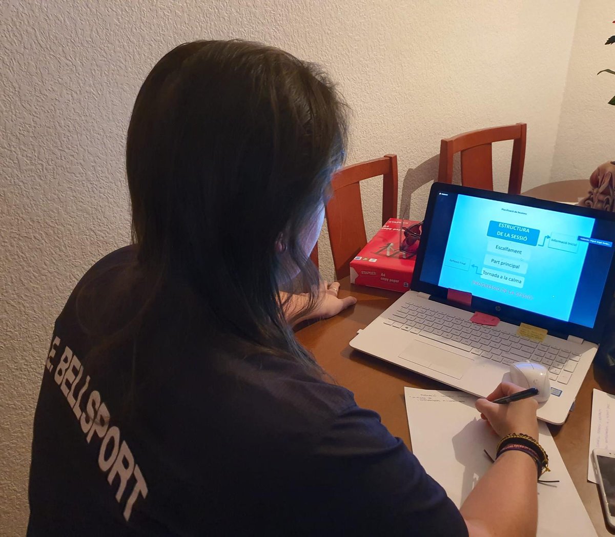 aebellsport's tweet photo. #aebfb
Hoy algunos miembros del Staff tecnico han participado en la formación organizada por @ConsellLH sobre “La figura de l’entrenador a l’esport base".
No paramos y seguimos trabajando para mejorar y dar el máximo.
💻 🗣️📚 https://t.co/30WqK77rrW