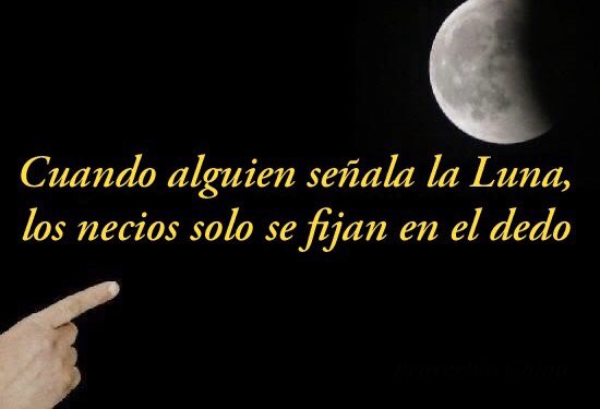 NestorLuis's tweet photo. A veces en Twitter:

— Oye, esa corbata no queda bien con esa camisa. (Cosejo relacionado con esa corbata)

— Ah! ¿Me estás criticando? ¿Estás en contra del uso de corbatas? https://t.co/EVASNNiXsm