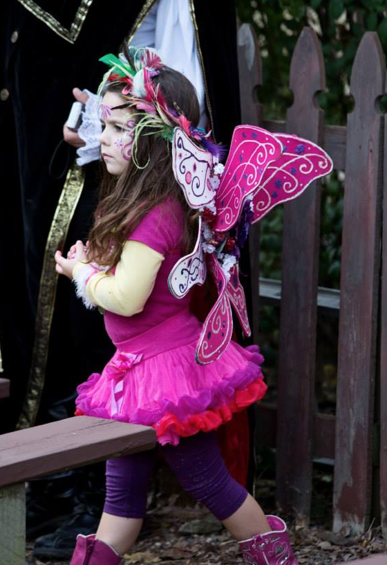 If that is not the cutest fairy... What do your kiddos like to wear to the Festival?