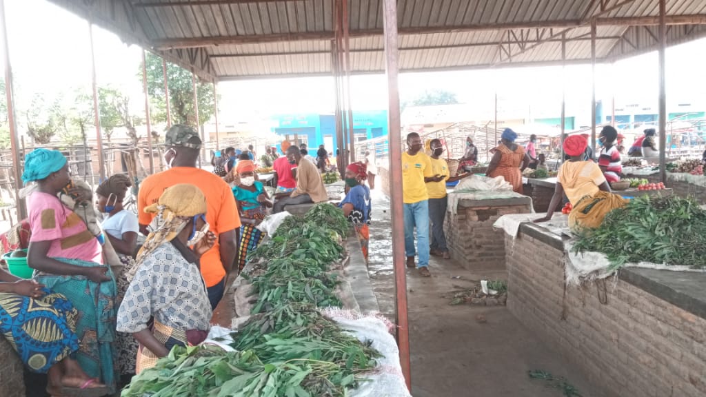 Uyu munsi #YouthVolunteers bo mu <a href="/RusiziDistrict/">Rusizi District</a> bakomeje ubukangurambaga no kugenzura uko amabwiriza yo kwirinda #Covid19 yubahirizwa mu Mirenge yose hibandwa ahahurira abantu benshi.
<a href="/AbdallahMurenzi/">Abdallah Murenzi</a> <a href="/RwandaLocalGov/">Ministry of Local Government | Rwanda</a> <a href="/Rwandapolice/">Rwanda National Police</a> <a href="/EricBayisenge/">Eric Bayisenge T.</a> <a href="/BigwiTheo/">Bigwi Theo</a> <a href="/RwandaYouthVol1/">Rwanda Youth Volunteers</a>