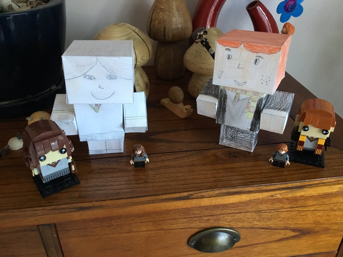@CPDMath55 les activités proposées aux collègues du 1er degré sont reprises. Ma #10ans a travaillé sur les #papertoys aujourd’hui avec <a href="/ClaireColmant/">COLMANT Claire</a>.