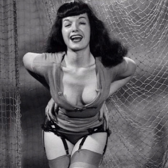 Watch Bettie Page's leaked NSFW photo on TwXstars