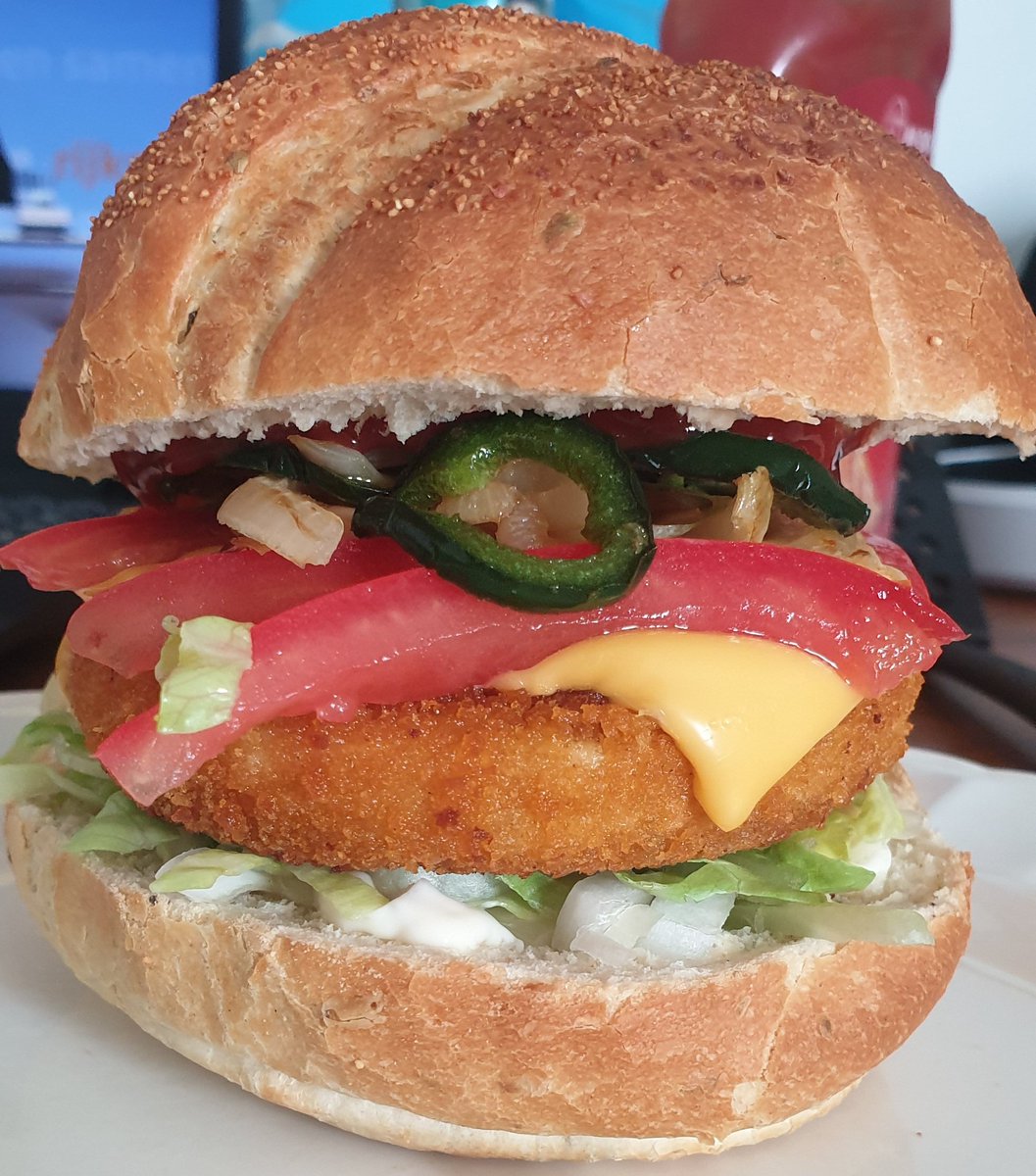 IsabelSetFree's tweet photo. Chicken burger galore https://t.co/5TraEJHdSw