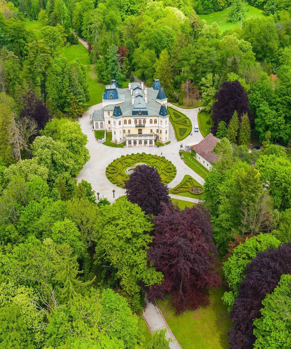 adventoura's tweet photo. Have you ever visited Slovakia?
If yes, tell us the name of this chateau🍀
RT 
#Slovakia #slovensko #gemer #history https://t.co/I7ykgCUoh2