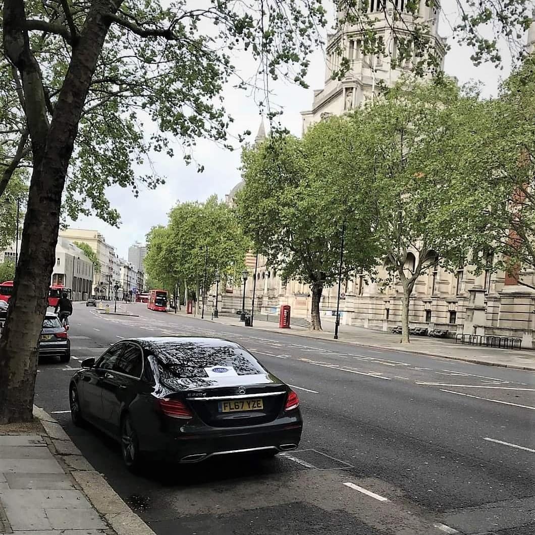 ParkerCarSvc's tweet photo. One of our executive drivers Martyn, has been capturing the quiet surroundings of London in lockdown. On his travels, he's shown the setting from London Heathrow to The V&amp;A to The Hilton, Park Lane🤫

#LookOutForLondon #LHR #LondonHeathrow #VandA #HiltonParkLane #ExecutiveTravel https://t.co/SHl2KDoSDa