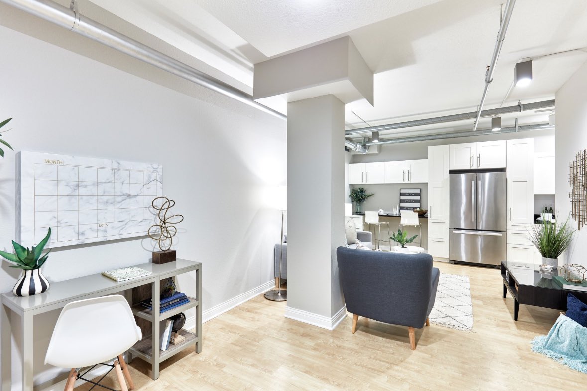 OrrStreetLoft's tweet photo. Enough space for all your Tik Toks, work and relaxing! Schedule a tour today at (573)815-7320! 😊 https://t.co/oFIvZ6Woz1
