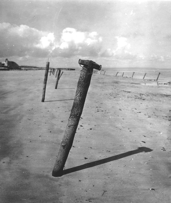 Element C (Belgian Gate), stakes with mines atop, log ramps to disable landing craft and the ubiquitous Czech Hedgehogs and Tetrahedron higher up the beach/3