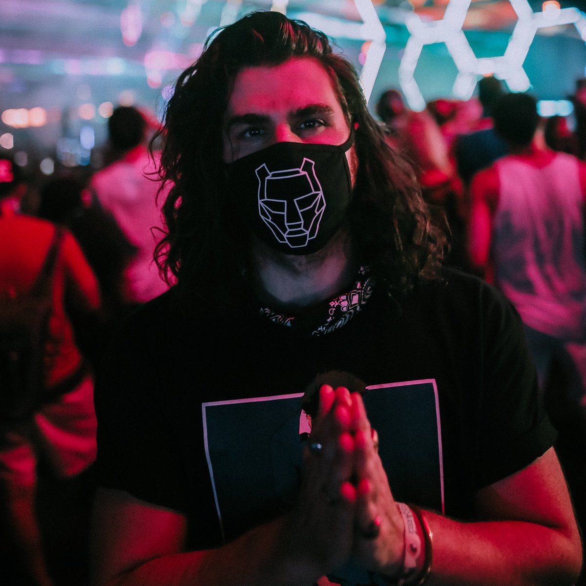 OfficialBTSM's tweet image. CONTEST ALERT! Like and Retweet this post, tag your squad in the comments and make sure to all follow us on Twitter @OfficialBTSM for your chance to each win face masks and bandanas! 😷🖤