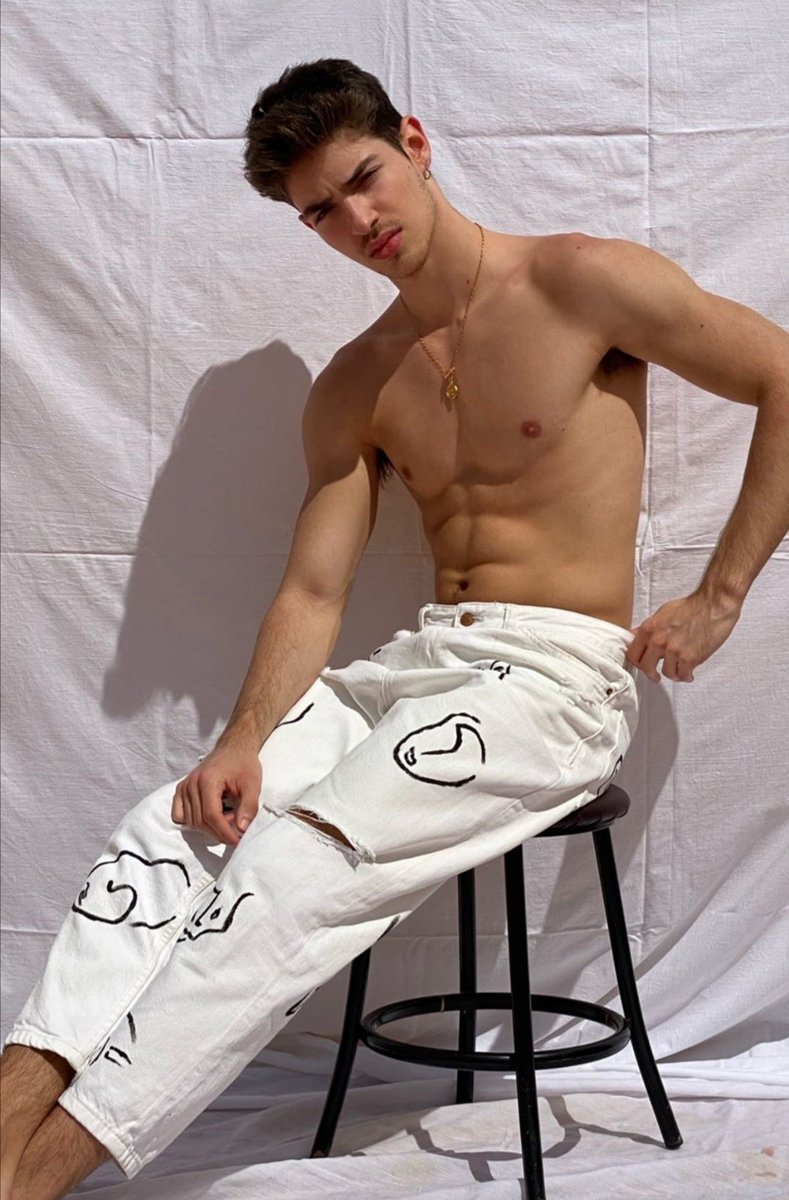 Barbara19985's tweet photo. @manuriosfdez
¡Que paso papito! ¿Te molesta el sol? https://t.co/4d3IFLD25c