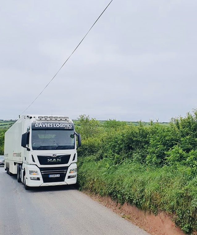 When Richard takes a broken down tractor into a photo opportunity 👏🚛😂