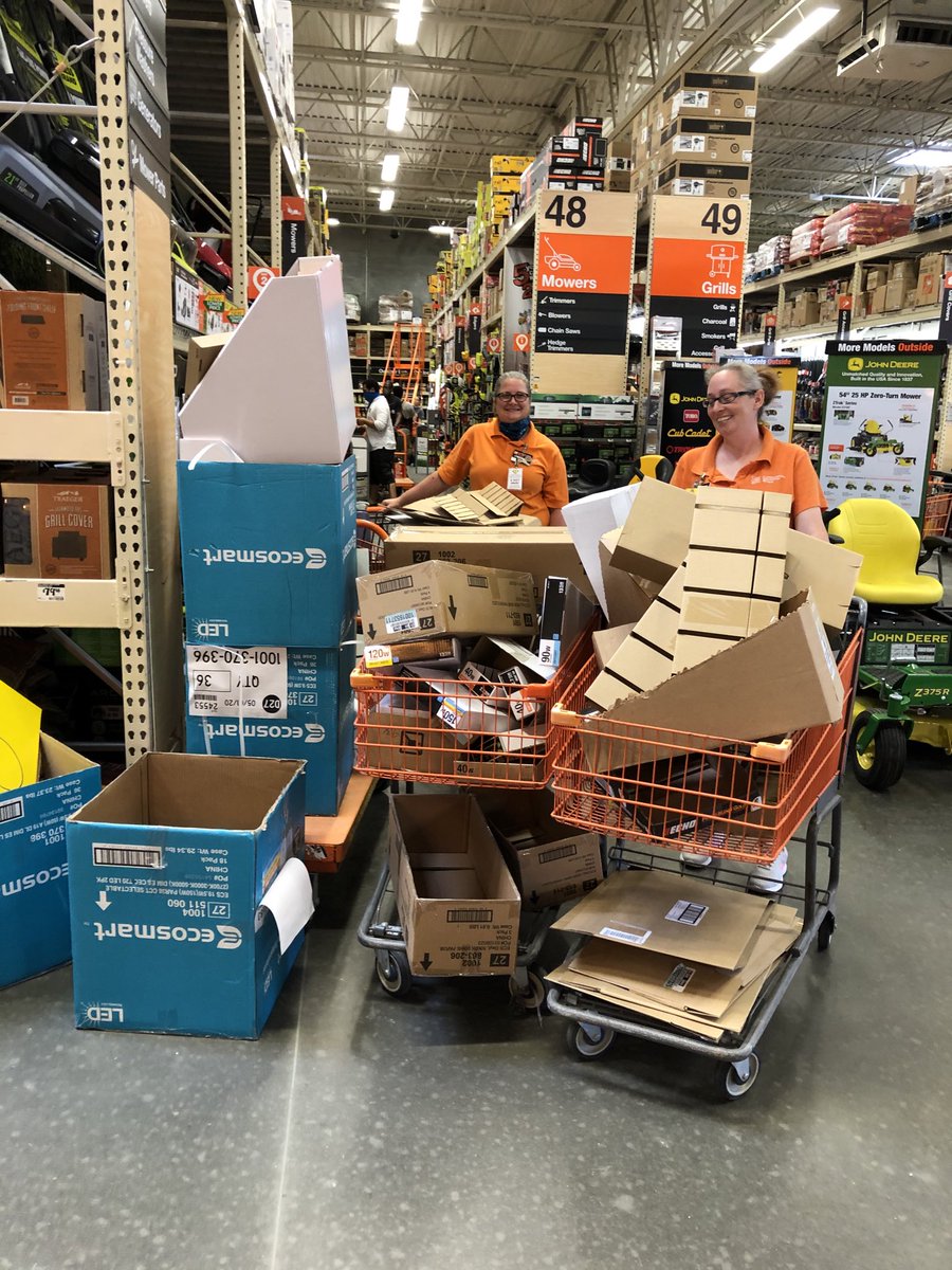 MET0817's tweet photo. So much cardboard from Recovery it would not fit in one photo!  Great Job #817 MET!  Thankful for your hard work!  ⁦@chrisallison⁩ ⁦@Kevinsm302⁩ ⁦@deborah_rambo⁩ https://t.co/Hjo754EwBg