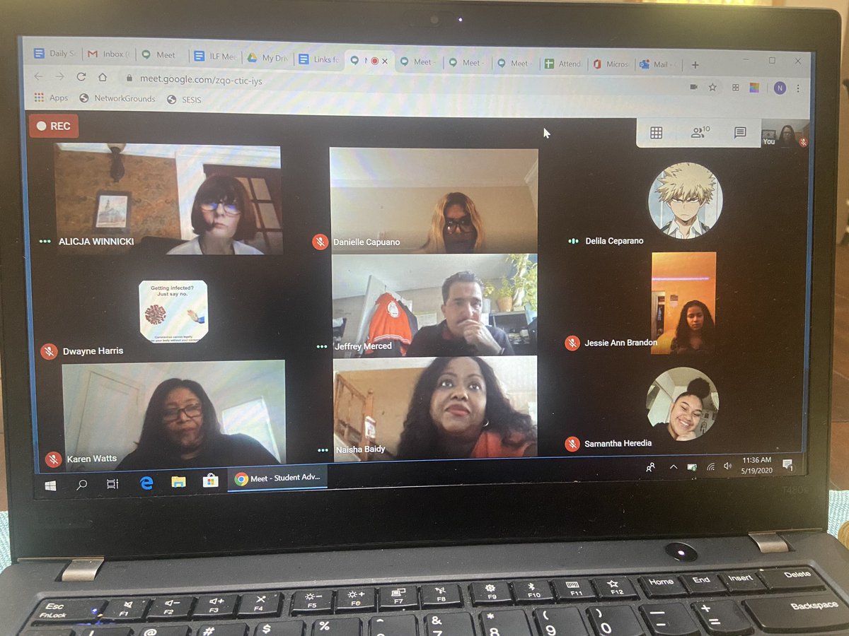 MS_582's tweet photo. #LookWhoStoppedBy Thank you @ExecSuptKWatts & @SuptWinnickiD14 for visiting our #RemoteClassrooms & #RemoteMeetings today. It was a pleasure to hear your feedback on our classroom visits, student advisory, and our ILF Team. #RemoteLearning #582BulldogPride https://t.co/L6bALmBpv7