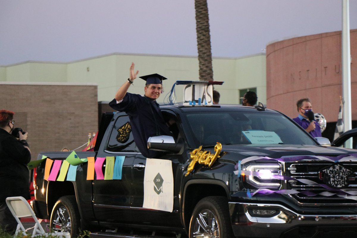 EVITnews's tweet photo. What a way to celebrate the #EVIT #Classof2020! Congrats!

Last night, we celebrated more than 1000 #EVIT students completing their #career-training programs for the EVIT Completion Parade. 

Smiles, cars decorated, the celebration -- it was worthy! 

#EVIT2020 #EVITGrads #CTE https://t.co/37OnrA2OKs