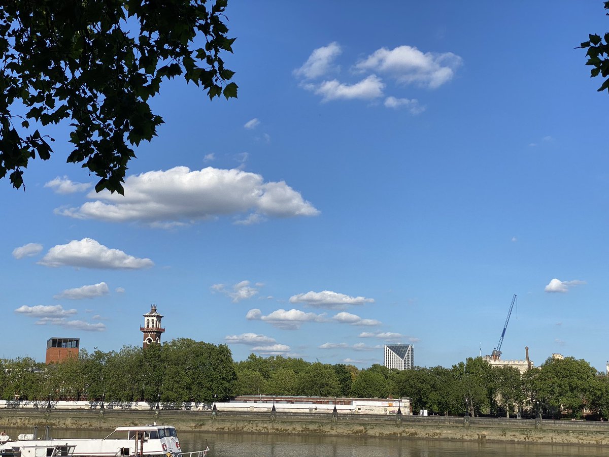 JudithDenwood's tweet image. Boiling in #London today ☀️ #stayingalert #sun #2meters