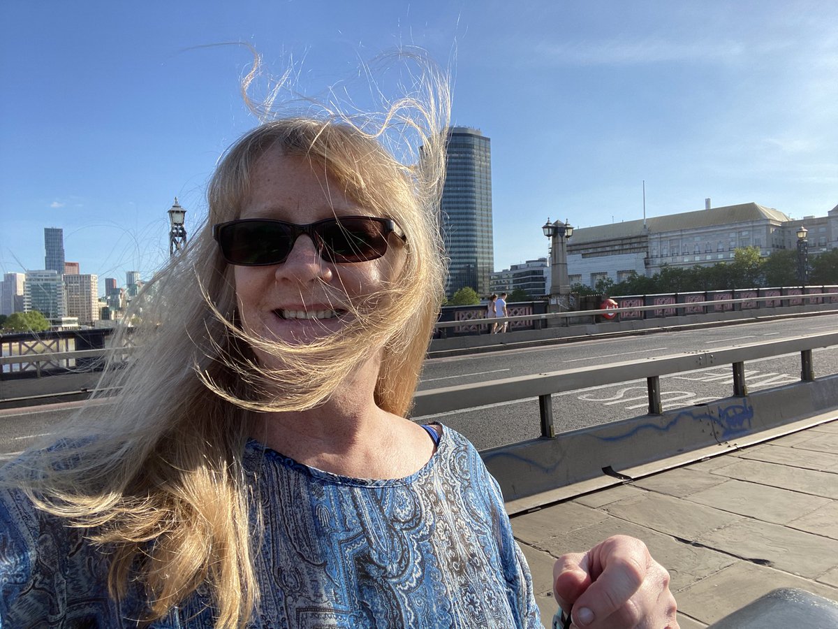 JudithDenwood's tweet image. Boiling in #London today ☀️ #stayingalert #sun #2meters