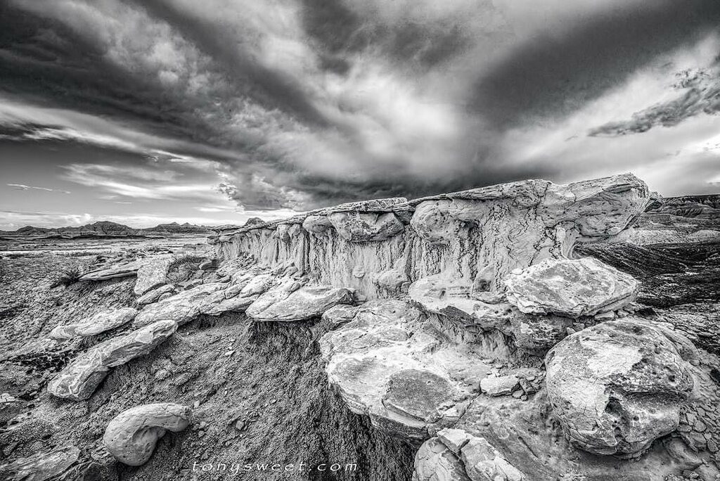ttsweet's tweet photo. #reallyrightstuff #indurogear #thinktankphoto #hoodmanusa #nikon #arcaswiss #tonysweet #nikon @nikonusa #D850 #nikonnofilter #shimoda #novoflex  #bnw_captures #bnw #badlandsnationalpark #southdakota #badlands https://t.co/TPqMMqDxf9 https://t.co/HbHHArA5xC