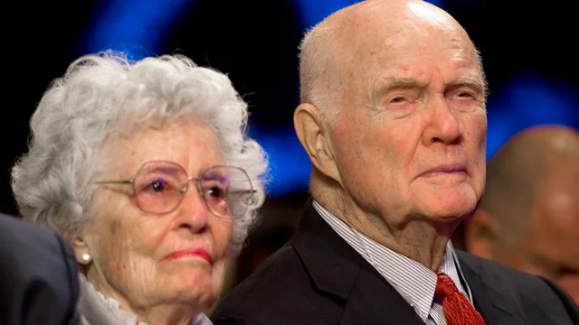 thehill's tweet photo. Annie Glenn, widow of former senator and astronaut John Glenn, dies from COVID-19 at age 100 https://t.co/C9kjXuddi0 https://t.co/Uox89yY4IM