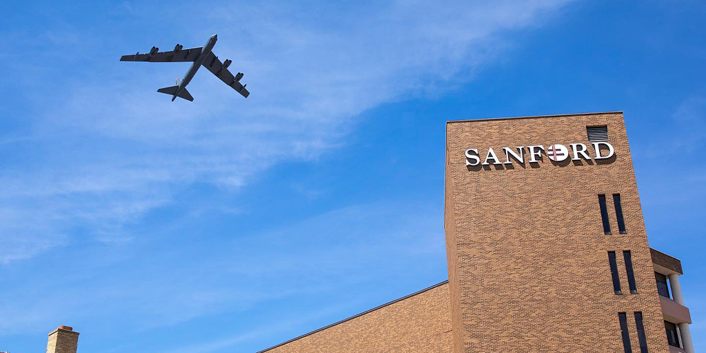 TogetherND's tweet image. Known as an "Air Force Salute", a B-52H Stratofortress from the @TeamMinot flew over medical facilities in Bismarck, Fargo, Grand Forks and Minot to pay tribute to those on the front lines of the COVID-19 fight. #InThisTogetherND ❤ 
📷: Kyle Martin Photo ow.ly/1nam50zKL0g