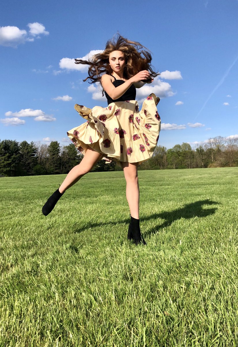 Riley__Gaynor's tweet photo. Jump . . .
#fashioneditorial #modelpose #rileygaynor #modelbehavior #chicagomodel https://t.co/ayWGEeUrLN