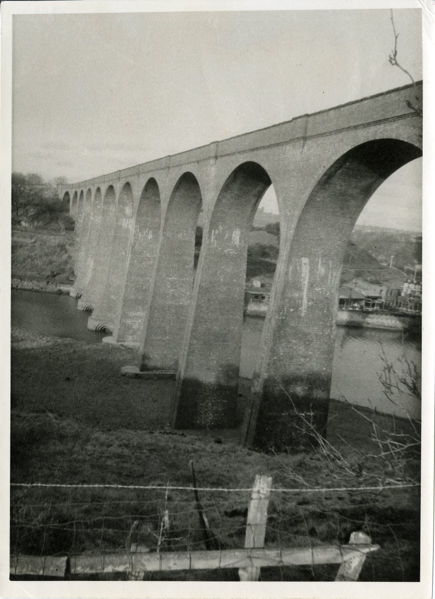 The Larpool Viaduct at Whitby is another nice example of #RailwayArchitecture.
#lockdownlanternslides