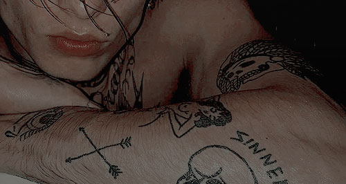 WOOFWOOFMEN's tweet image. ㅤ
ㅤ       ❛❛ La promesa de una noche
ㅤ       inolvidable, la rebeldia hecha  
ㅤ       carne el espíritu de las malas
ㅤ       intenciones. ❜❜
  　  ㅤ —　❪  𝐒𝐈𝐑𝐈𝐔𝐒 𝐁𝐋𝐀𝐂𝐊｡  ❫
ㅤ