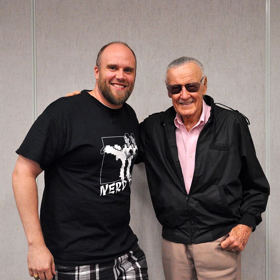 CSSully's tweet photo. I was JUST talking about this on the stream last night. 6 years ago, I got to meet the legendary #StanLee for the first time at Dallas Comic Con!
I had torn my achilles and was in a cast. He came down off the stage and took this photo with me.
#Exclesior @TheRealStanLee https://t.co/tMMqBNy0UZ