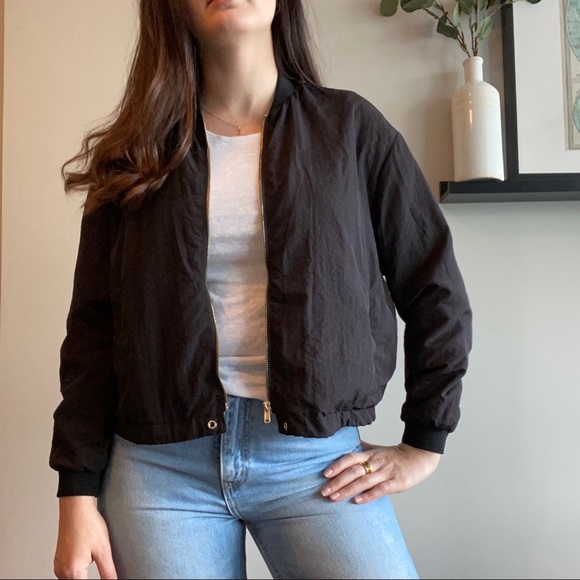 bigmackslife's tweet photo. So good I had to share! Check out all the items I'm loving on @Poshmarkapp #poshmark #fashion #style #shopmycloset #sarar #jacquelinedeyong #lush: https://t.co/7WHZWv8nqh https://t.co/W9SyuGltbg