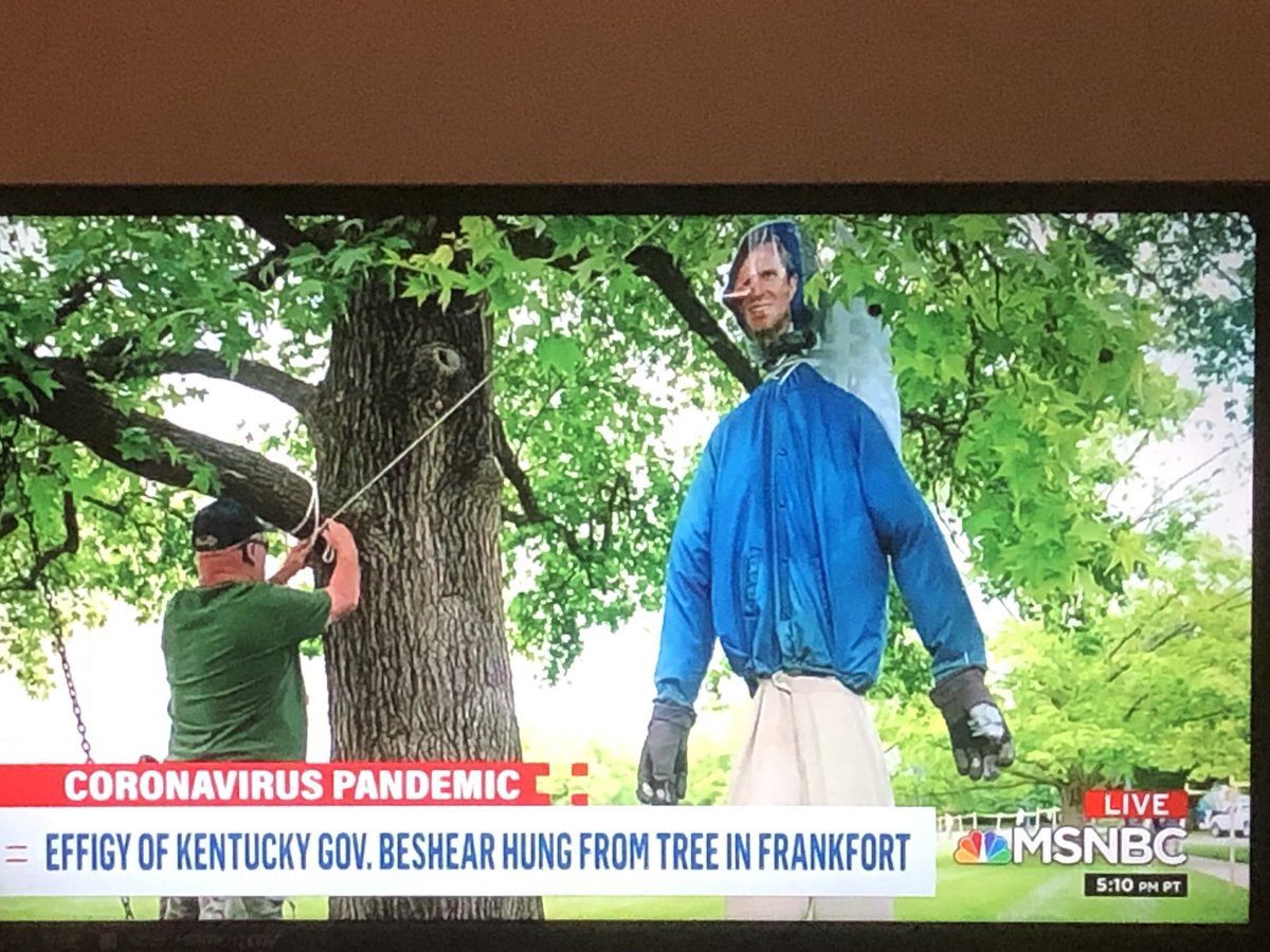 SmithRonni1959's tweet image. @kathygriffin  and this was okay? #BlackLivesMatter  But  boohoo bloody reds follow a corrupt deadly #TrumpGolfsYouDie  you'd ppl rather be 6ft under than 6ft apart?  #BleachInjection  ?  Neve ending!  #vote @GOP